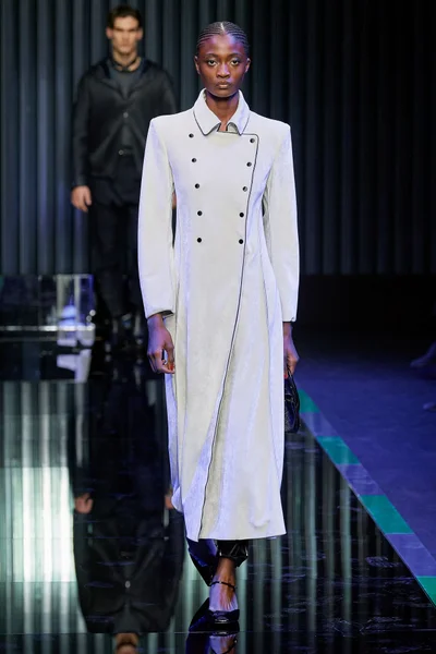 Look 25